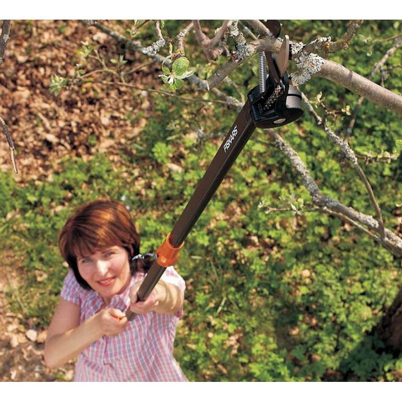 Fiskars teleszkópos ágvágó UP84